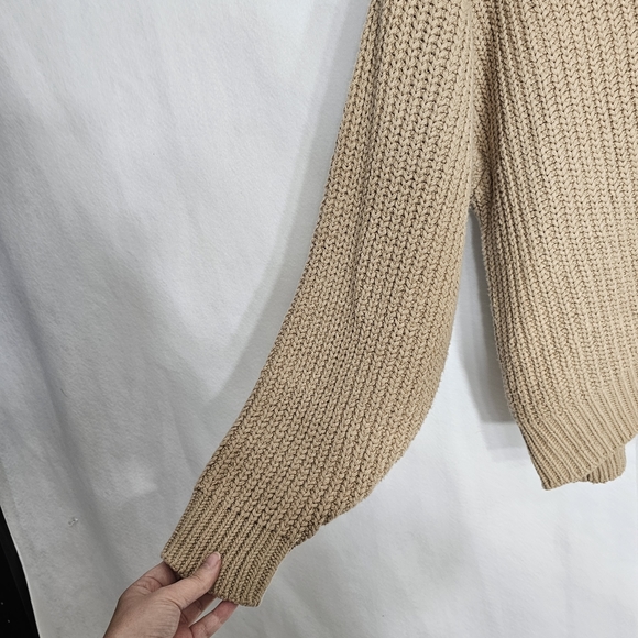 Free People Tan Chunky Cable Knit Turtle Neck Oversized Sweater Medium - Picture 7 of 8